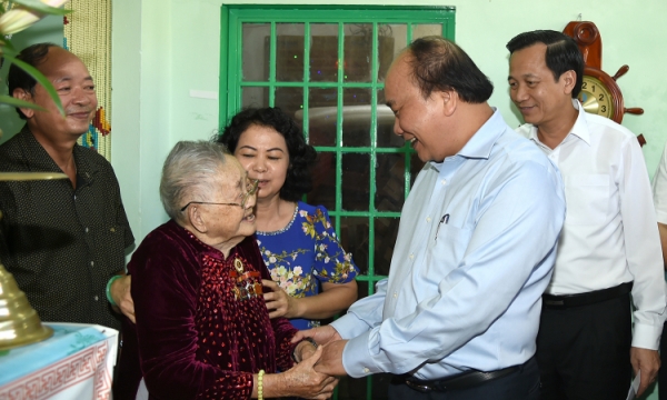 Thủ tướng thăm trung tâm điều dưỡng thương binh và người có công 